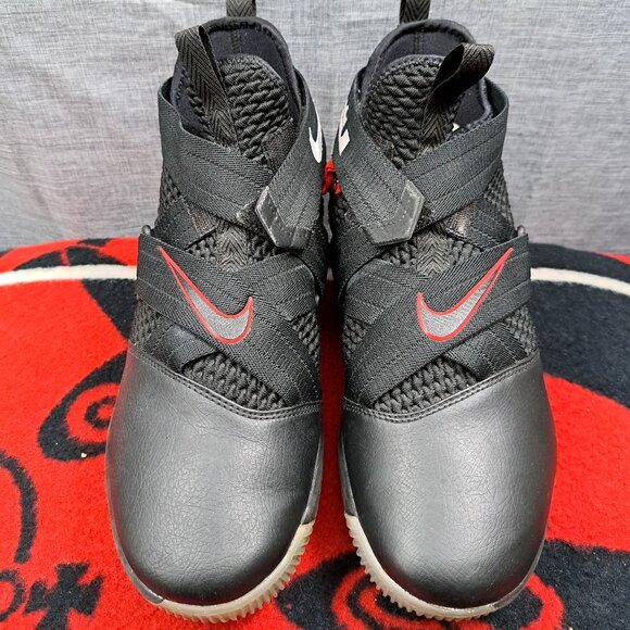 Size 9.5 LeBron Soldier 12 FlyEase 'Black Red' 2018 Men - Picture 3 of 12